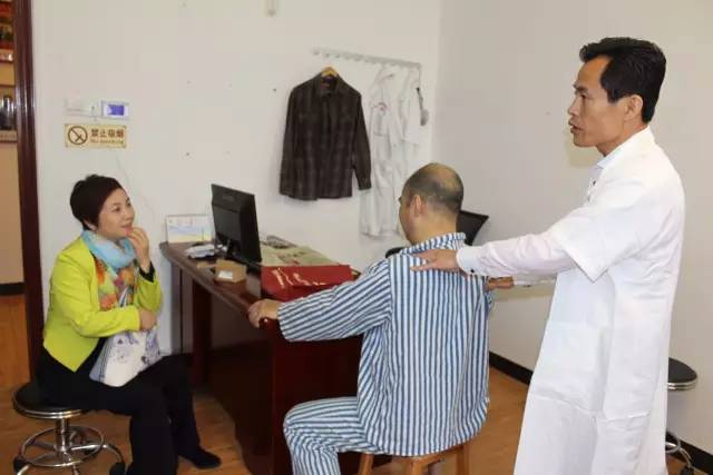 大醫(yī)精誠(chéng) 送醫(yī)贈(zèng)藥--世界骨傷泰斗韋貴康大型送醫(yī)贈(zèng)藥活動(dòng)圓滿舉行